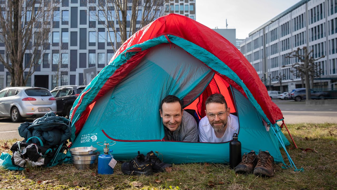 «Abenteuerlustig»: Nik Hartmann und Claudio Zuccolini zelten auf Parkplatz