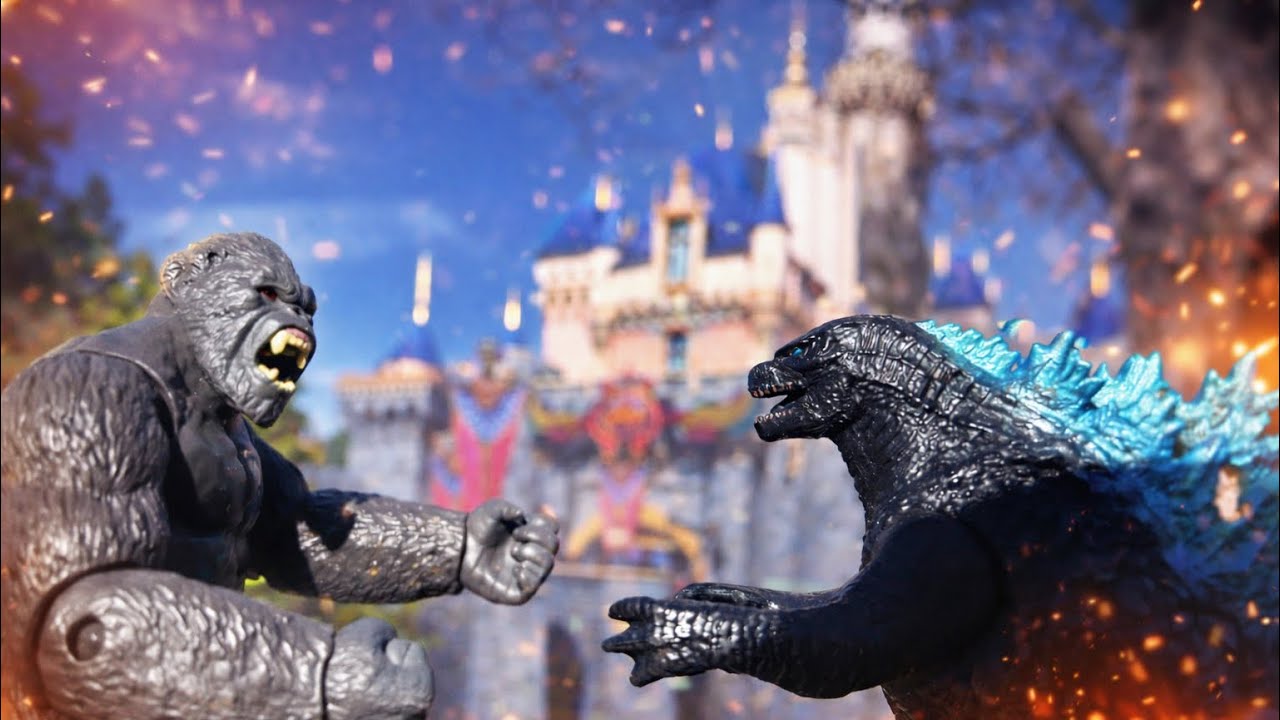 Godzilla & Kong Visit Disneyland! 🎠🎢🍭