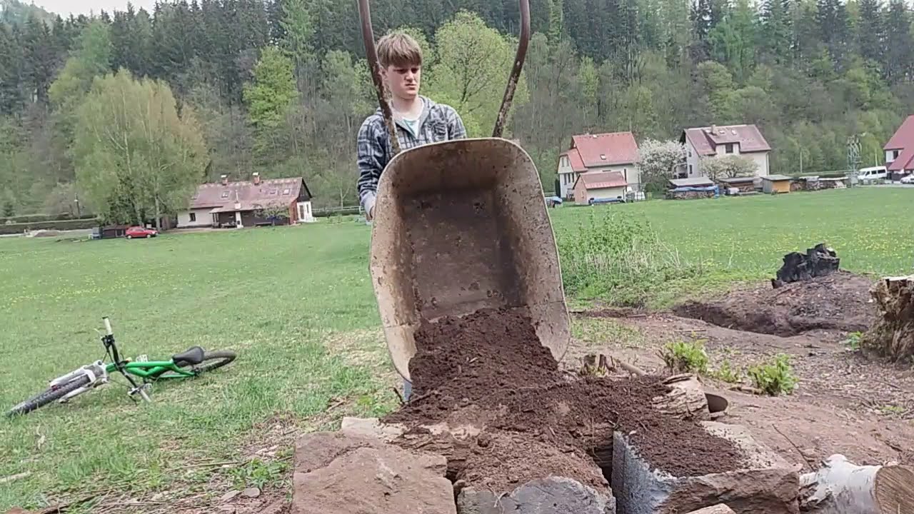 Naše trať na kola #7 díra a novej skok s dopadem