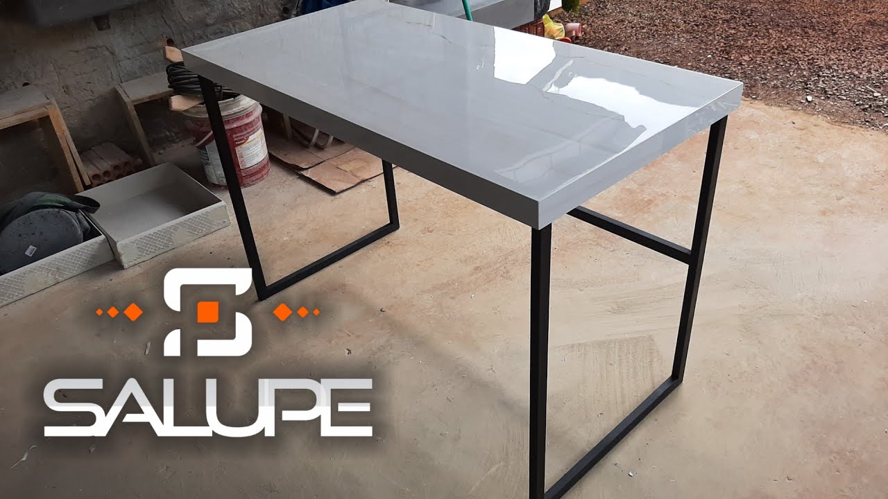 Montando mesa de escritório em porcelanato