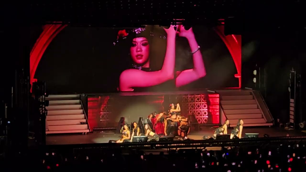 Katseye - Gabriela, Live, Fancam, 11/22/25,The Theater at MSG, NY, New York