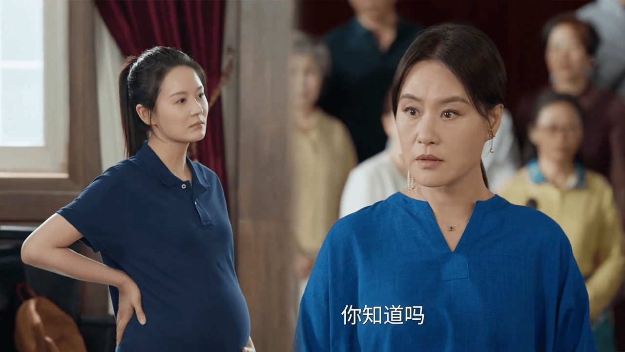 【Chinese drama】父親為追求新歡拋棄懷孕女兒！女兒扶著孕肚上門質問卻被氣流產！