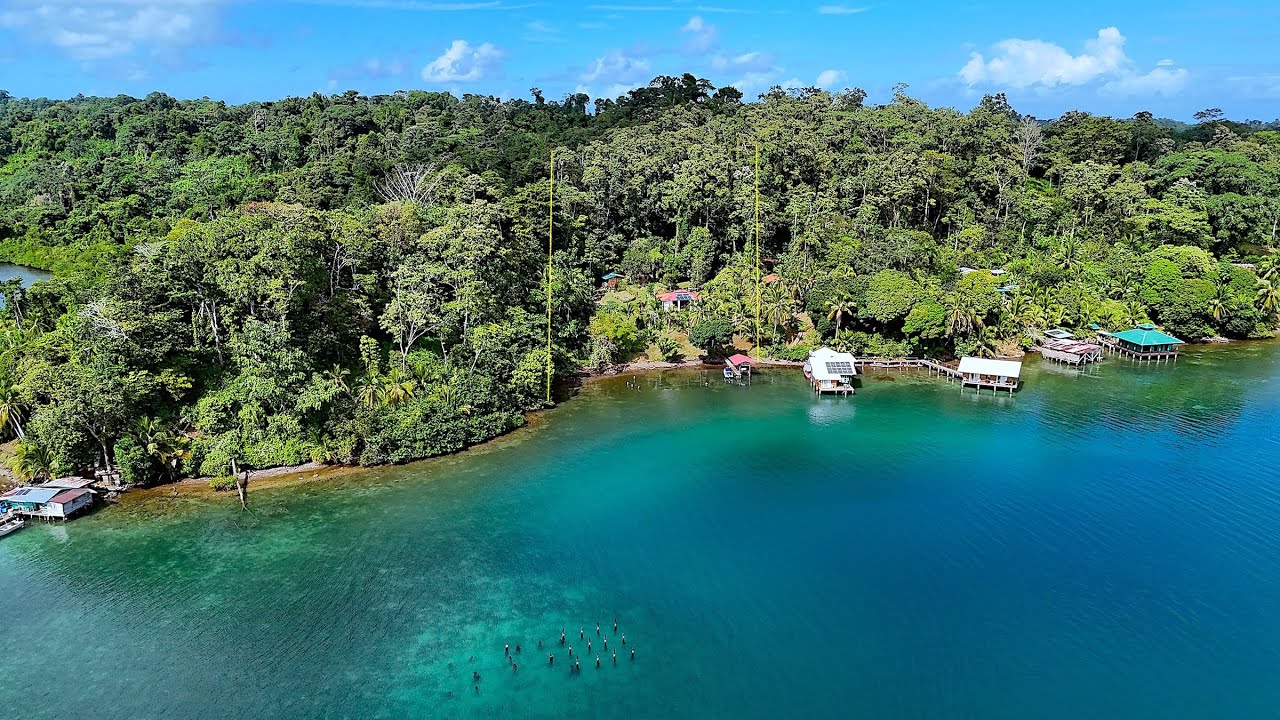 Retiro frente al mar con muelle, cabaña de invitados y privacidad | Bocas del Toro, Panamá