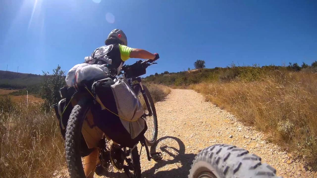 Ochocientos a Santiago / Eight hundred to Santiago (Preview). El camino de Santiago en bicicleta