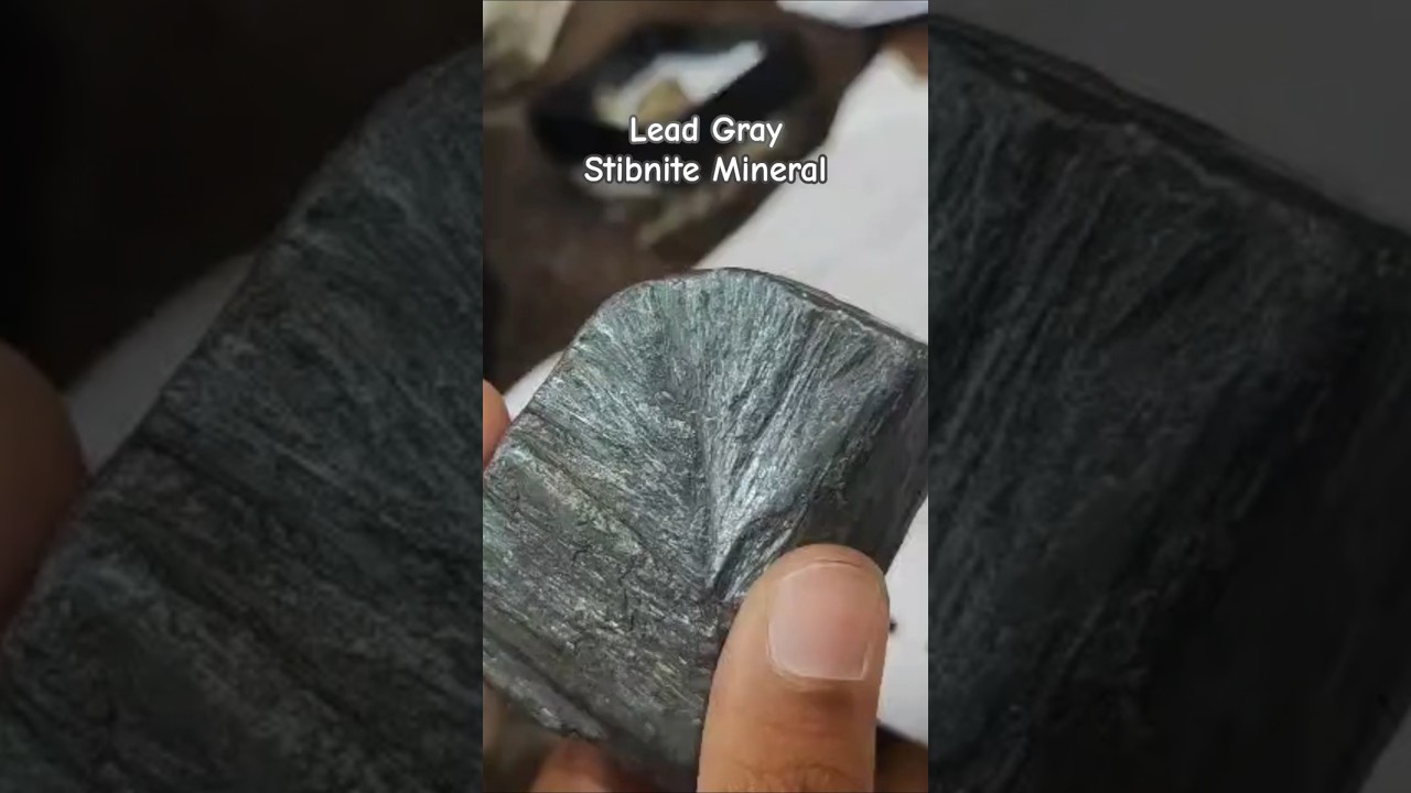 Identyfikacja minerału stibnitowego szarego ołowiu w geologii