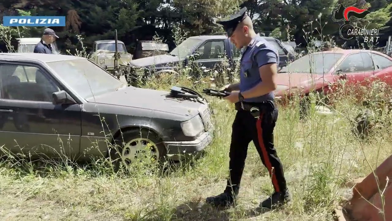 Andria, un cimitero di auto e moto abbandonate in campagna: titolare deferito per gestione illecita