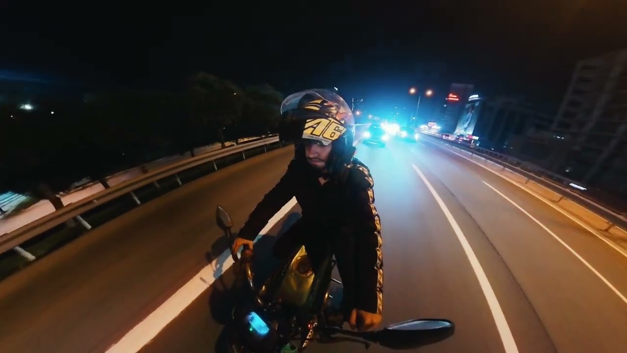 Arabamla motorumu çekiyorumdur