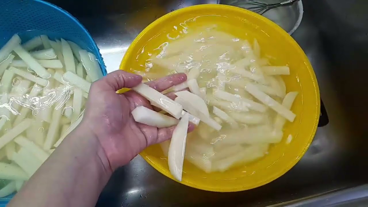 اتاخرت عليكوا كتير.. فيرس المتحور الجديد ف المدارس🙆🏻&zwj;♀️... بطلت بطاطس مقليه خالص 🍟
