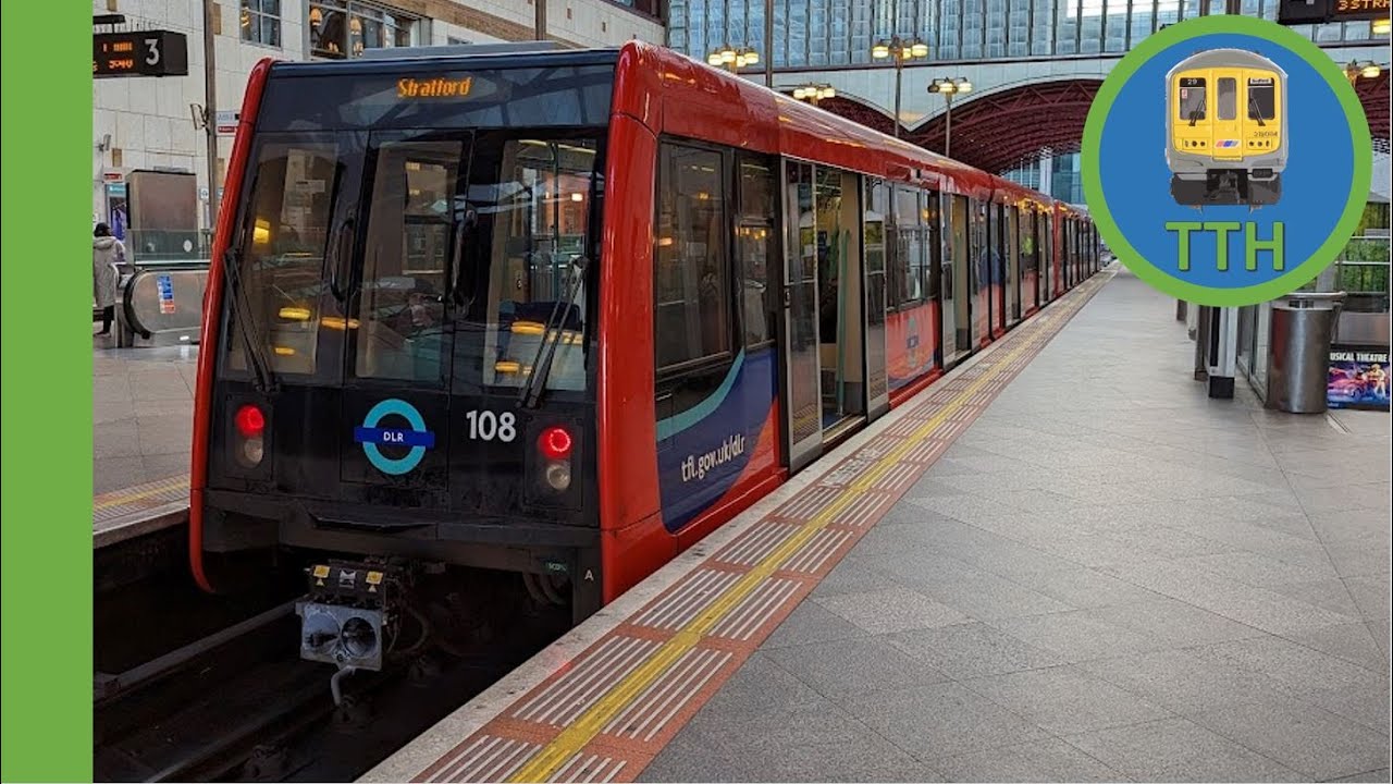 Trains at Canary Wharf