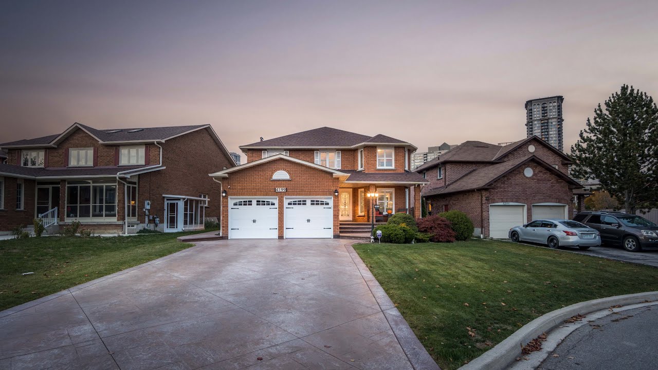Tour this Mississauga Home Near Square One