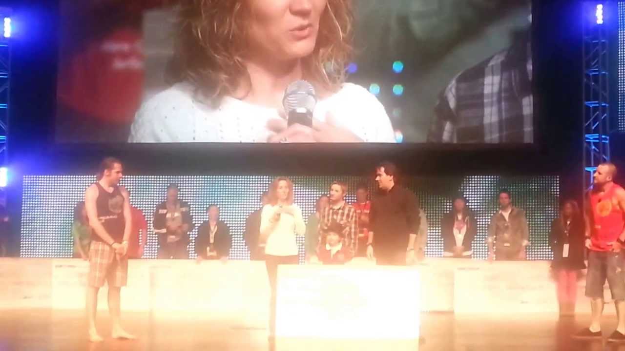 Vick Strizheus Recieving $921,600 Cheque on Empower Network Event