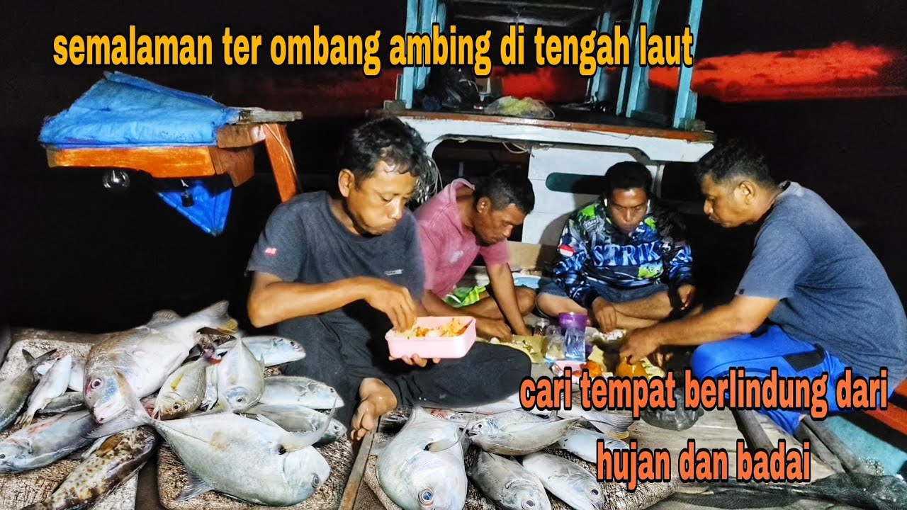 SEMALAMAN TEROMBANG AMBING DI TENGAH LAUT || PAKCIK TRAUMA MANCING DI ATAS PERAHU