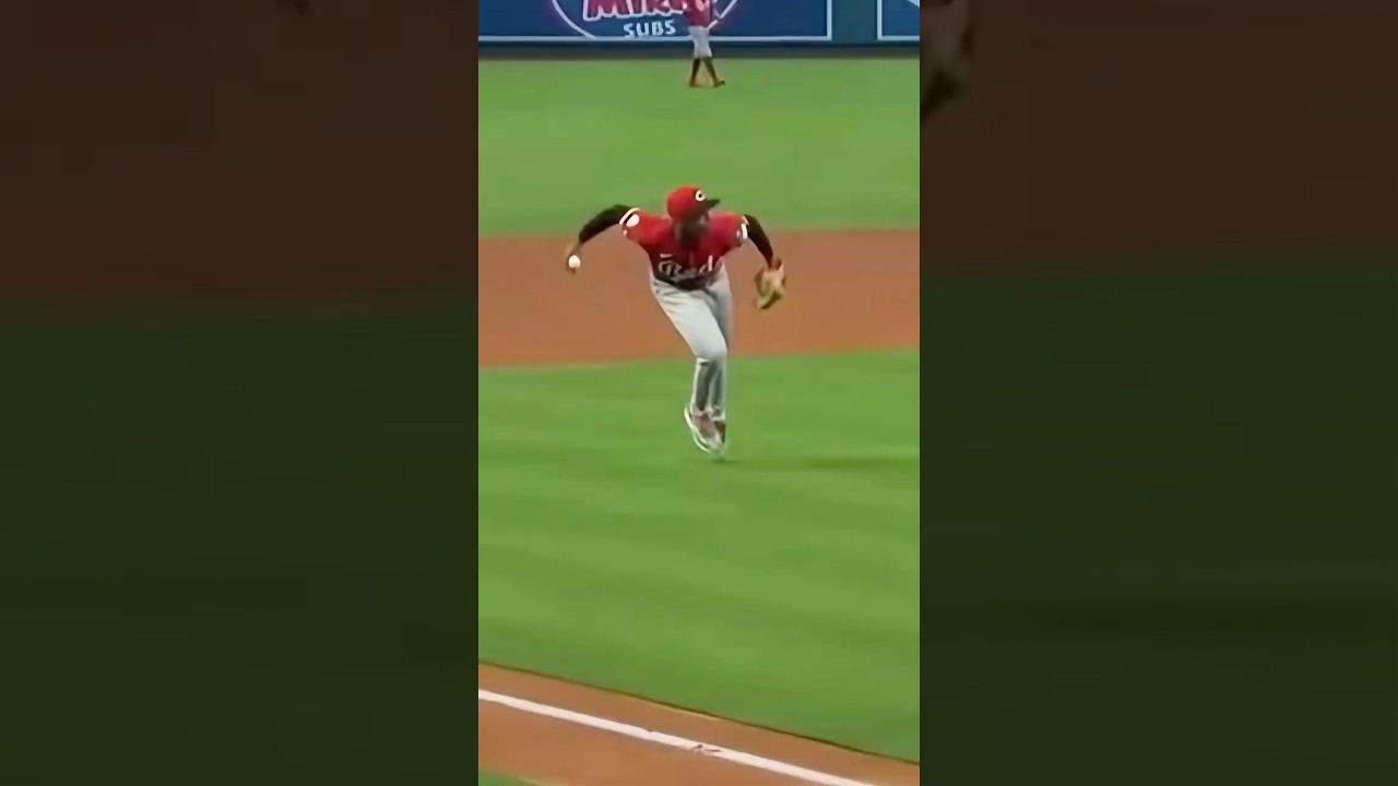 Ke&rsquo;Bryan Hayes OUTSTANDING PLAY at third!! #mlb #baseball