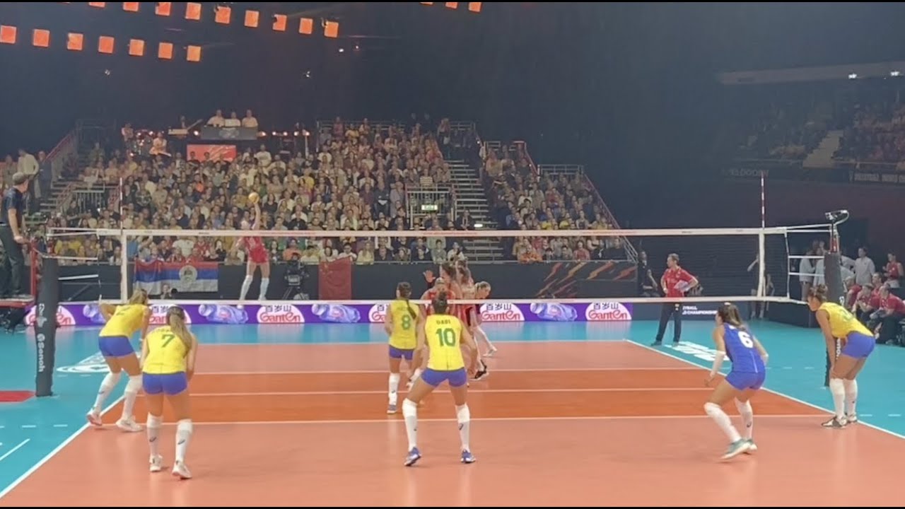 Crowd goes OOHHHH at Tijana Bo&scaron;ković's jump serve (it swerves!) | Women's World Championship 2022