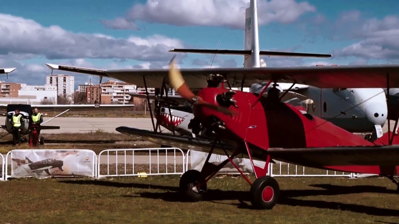 Preparación aviones clásicos FIO Fundación Infante de Orleans (06-03-2016 suspendida exhibición)