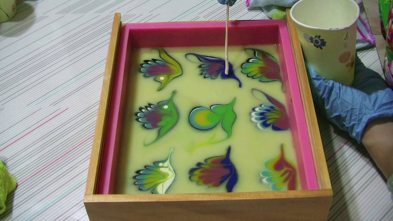 How to do the colored birds Swirl in Cold  Process Soap(手工皂—五色鳥渲染技法)
