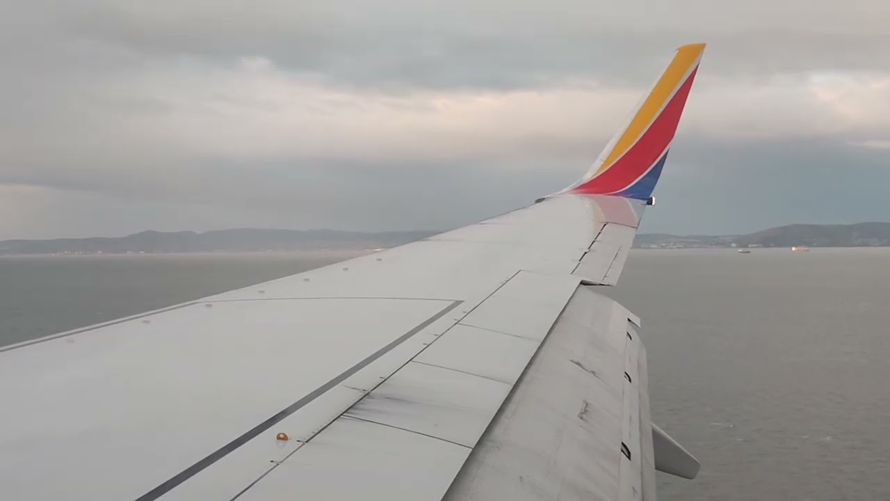 Boeing 737-700 landing!