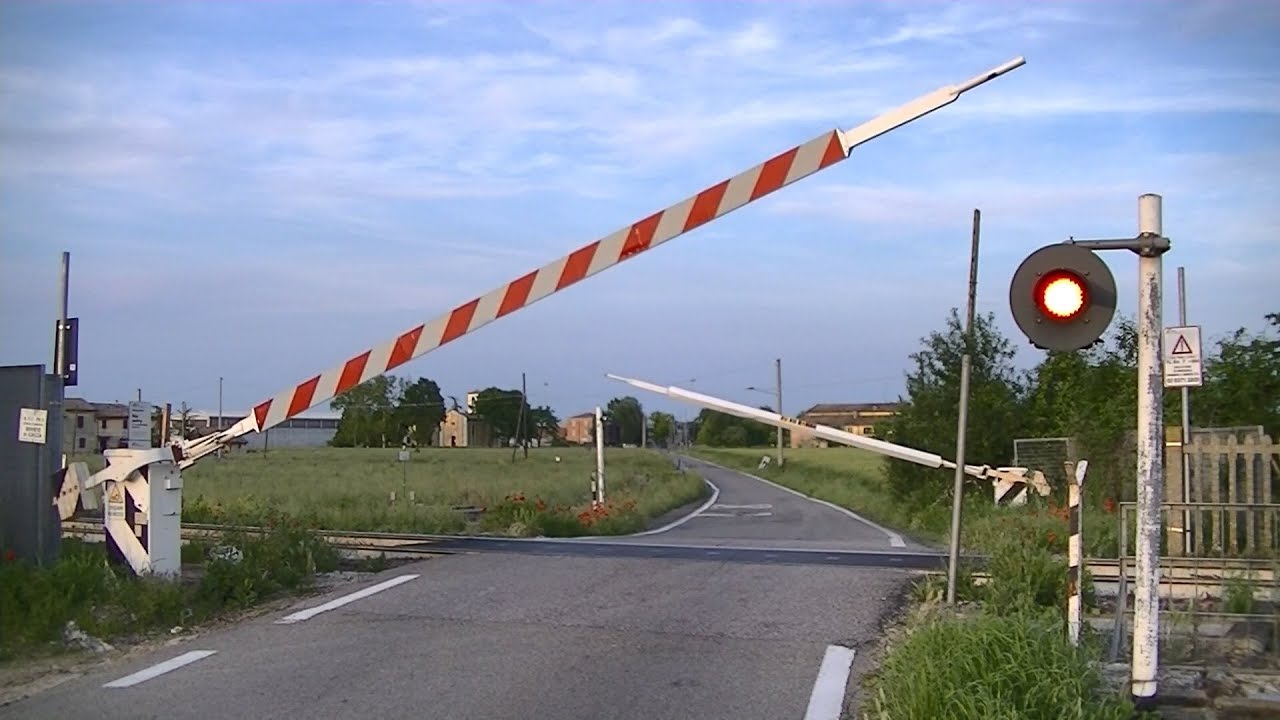 Spoorwegovergang Parma (I) // Railroad crossing // Passaggio a livello