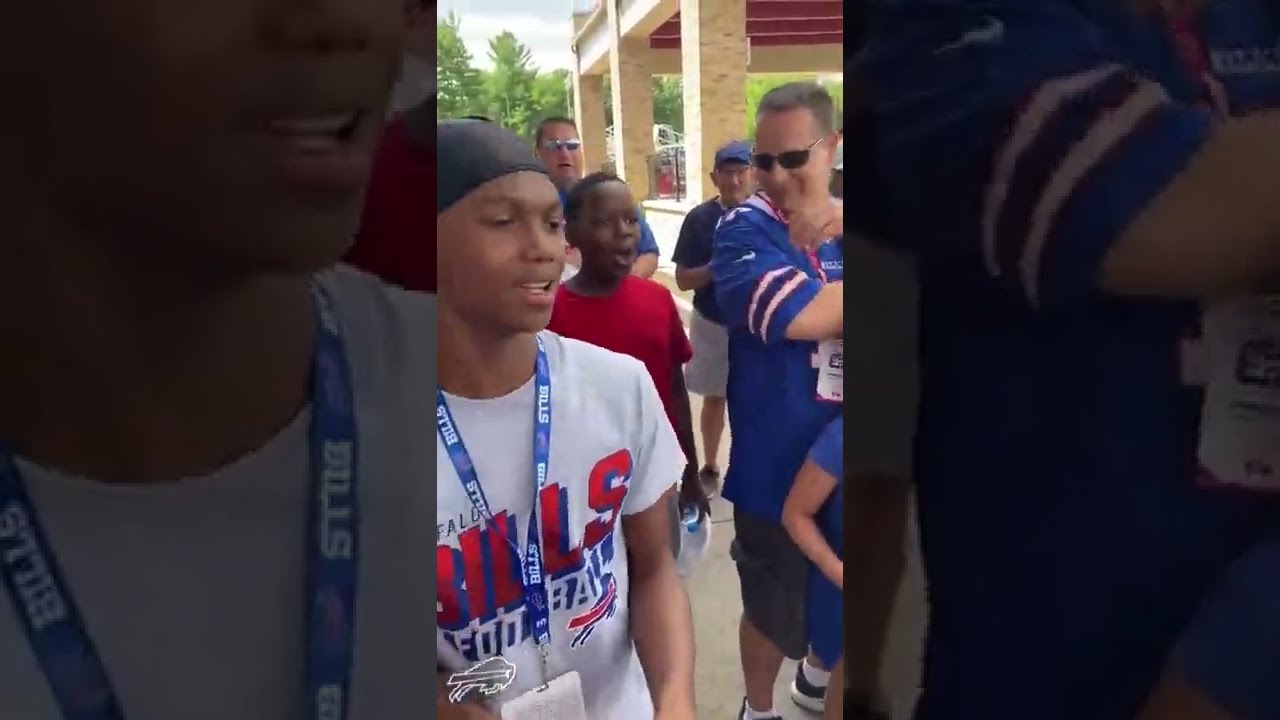 The kid&rsquo;s reaction to Josh Allen 😮 (via @BuffaloBills)