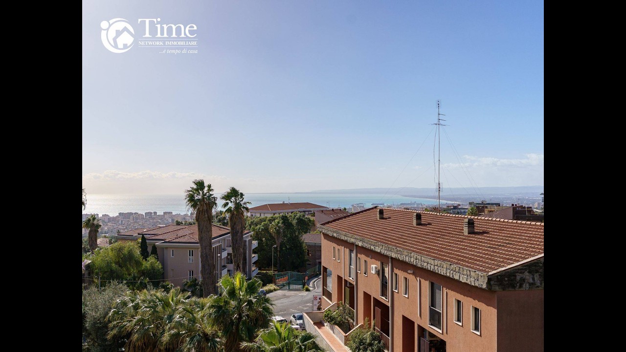 Panoramico appartamento con terrazzo, mansarda e garage - In Via Carnazza, Tremestieri L766