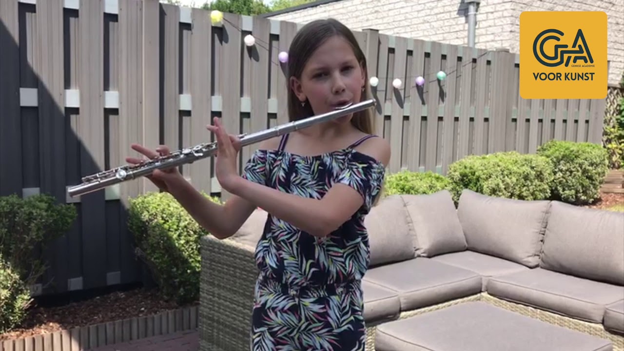 Rosalie speelt 8 maanden dwarsfluit