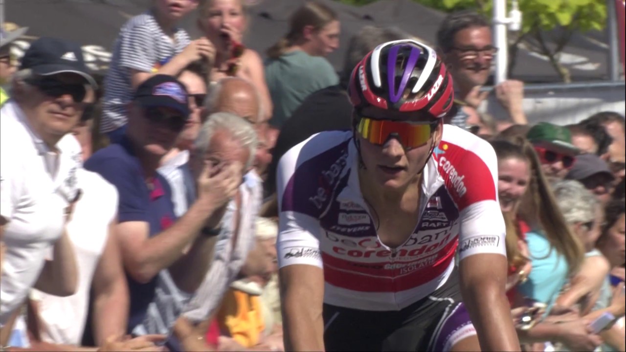 Van der Poel klopt Gilbert en Van Aert na waanzinnige finale (race highlights)