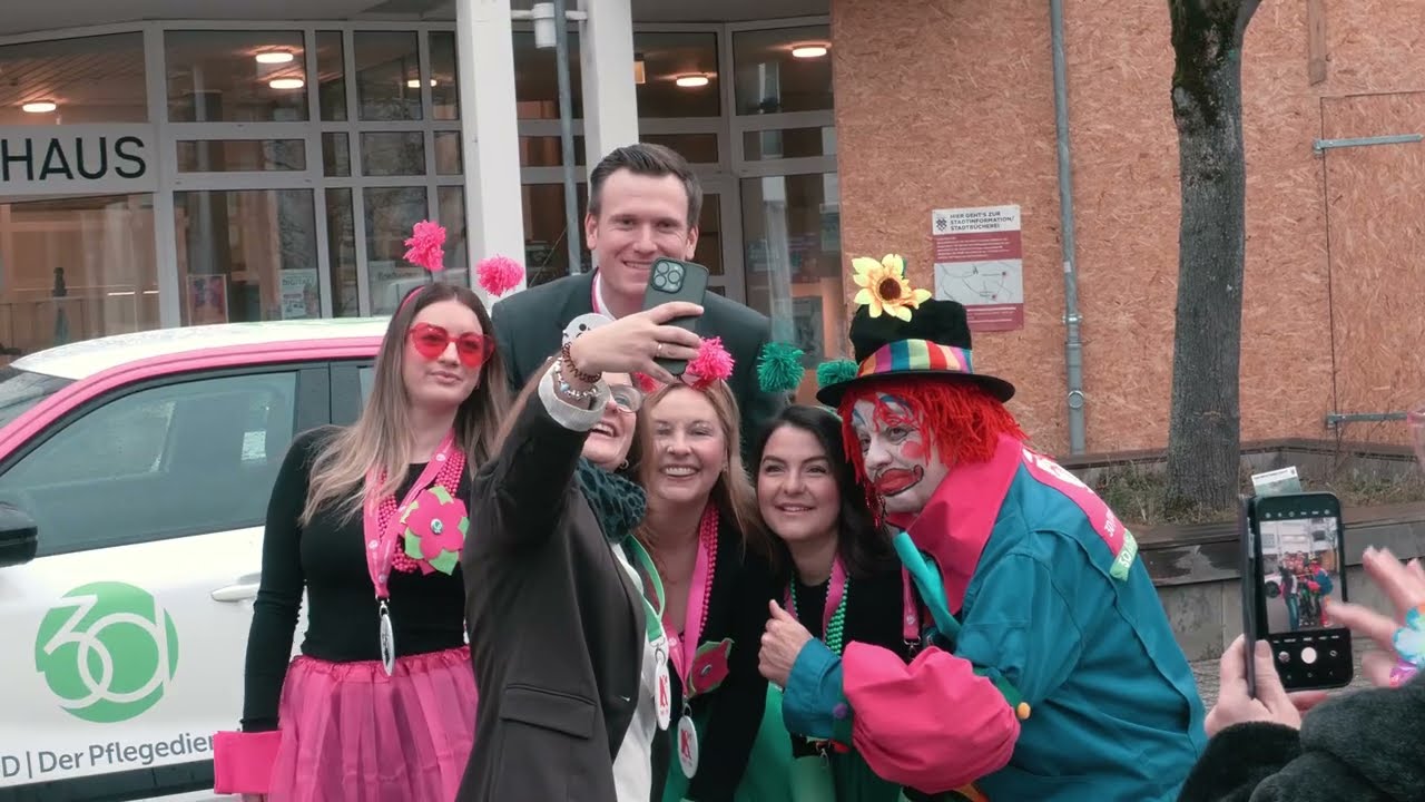 Jecke Wirtschaftsf&ouml;rderung &ndash; Pfege-Clown beim B&uuml;rgermeister