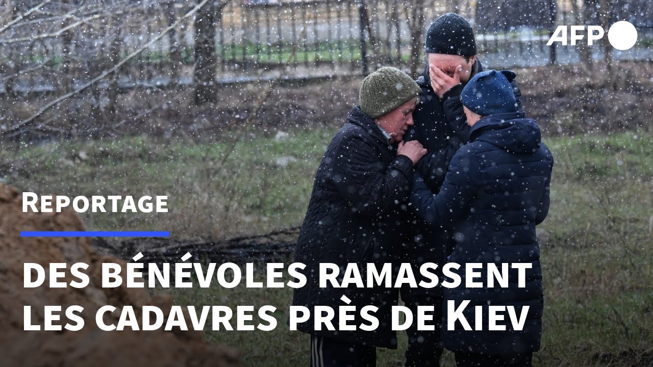 Ukraine: dans les rues de Boutcha, des bénévoles ramassent les cadavres | AFP