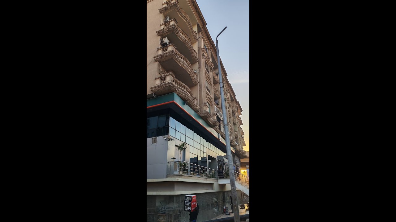 سوبر إكسترا لوكس 300 م فوق البنك الأهلي على شارع الهرم الرئيسي للبيع