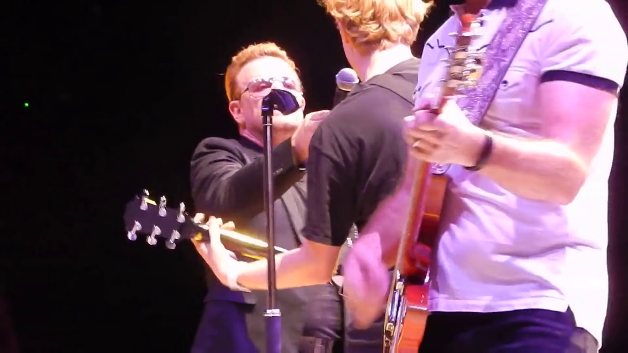U2 @ Ziggo Dome Amsterdam, some guy gets on stage to play guitar with U2. Close-ups in Full HD!