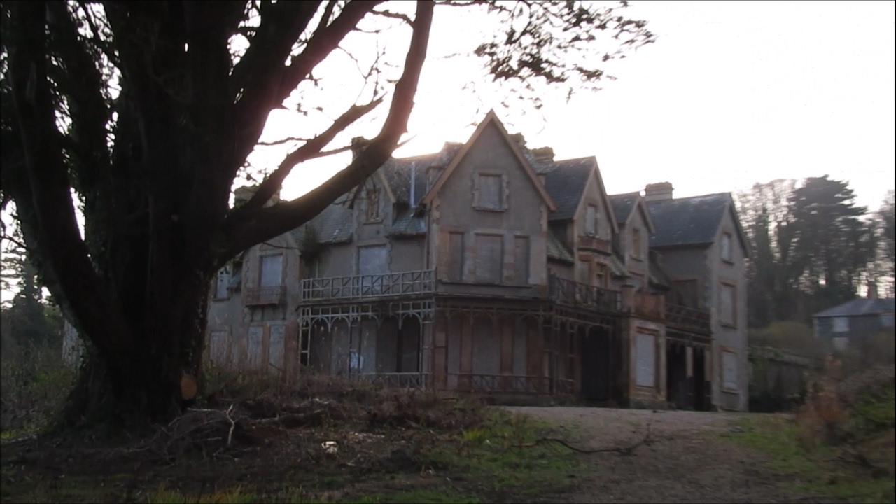 EXPLORING ABANDONED (HAUNTED?) HOSPITAL (FOUND OUIJA BOARD AND DOLL)