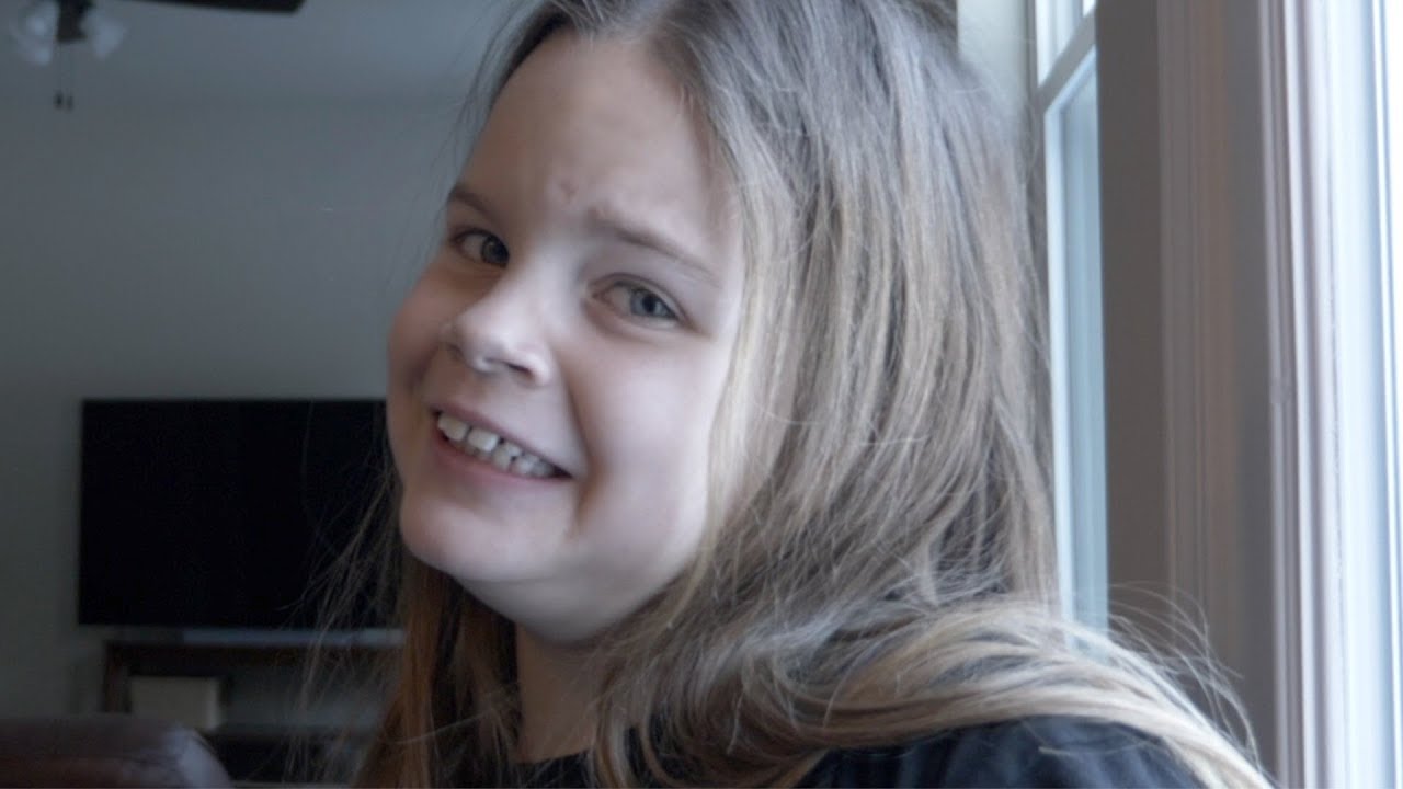 BLIZZARD SNOW DAY | WHAT TO DO WHEN YOU SKIP SCHOOL | WALKING BAREFOOT IN THE SNOW | FUNNY DOG