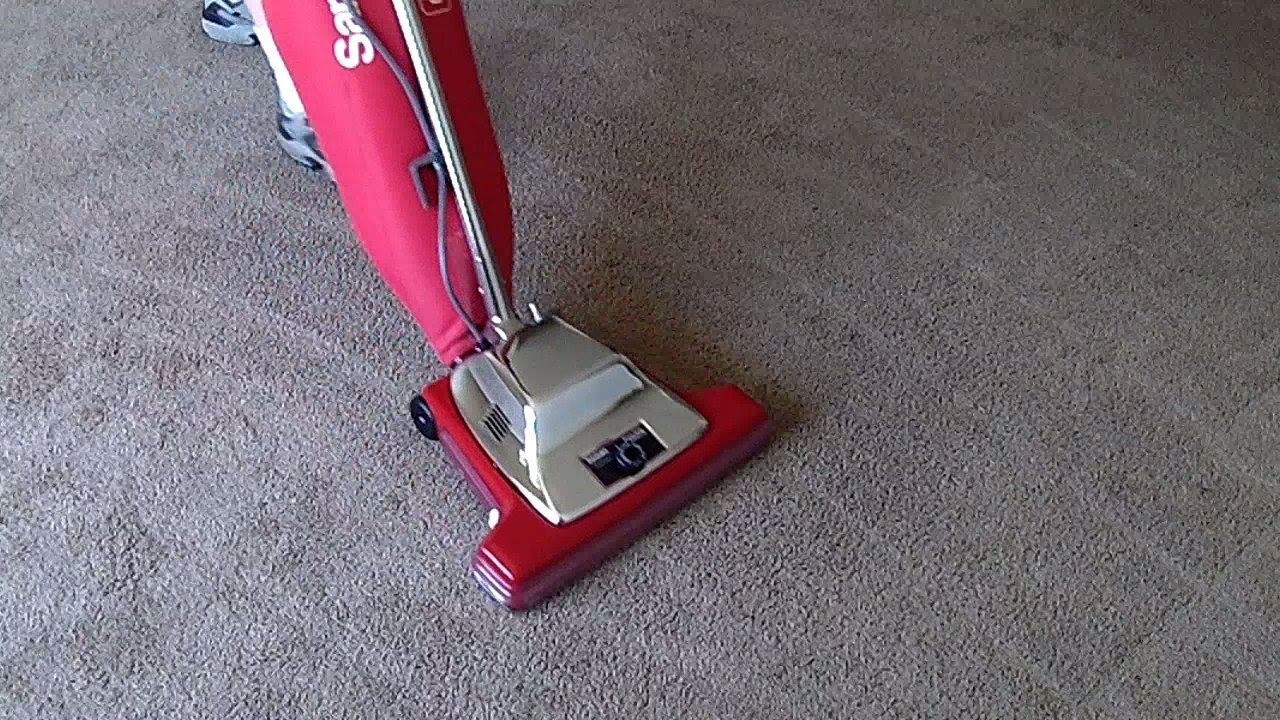 Sanitaire SC899F Vacuuming A Three Bedroom Apartment