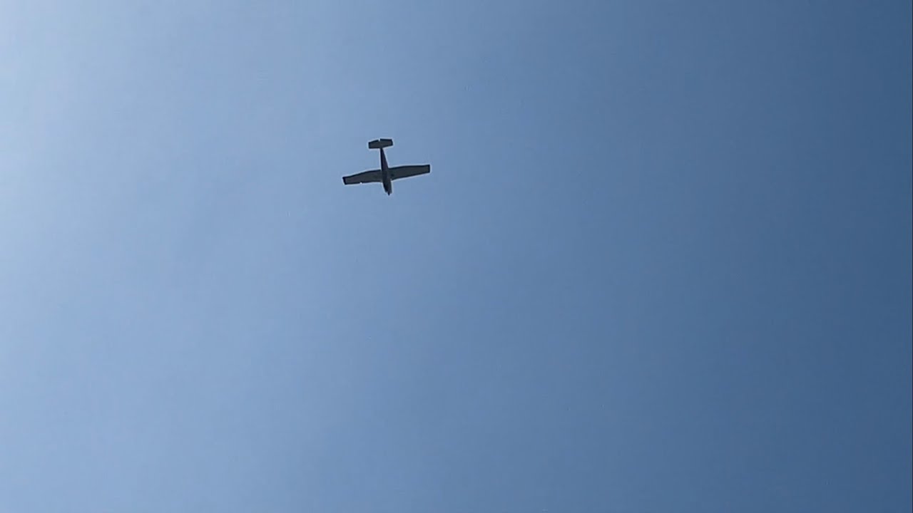 Plane Spotting Cessna 182 Skylane Skydiver Planes and Parachutes over my house!