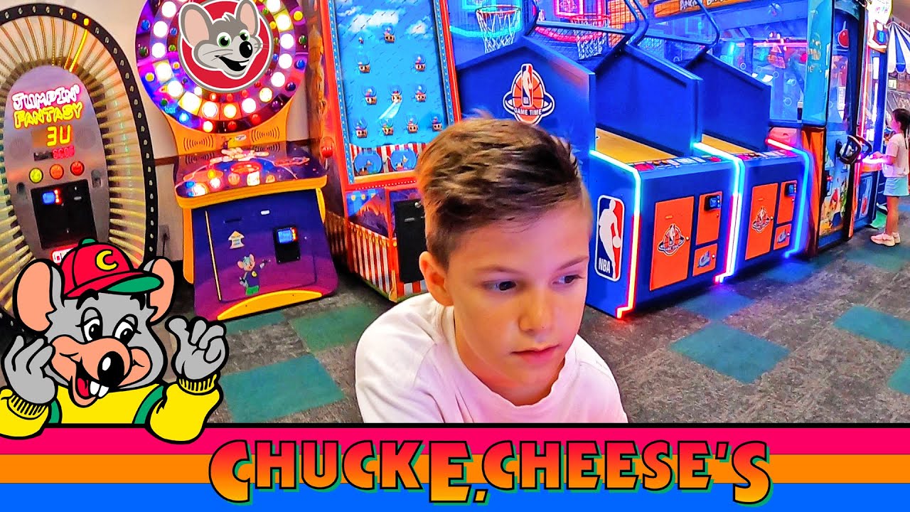 ИГРАЕМ В АРКАДЕ В CHUCK E CHEESE FAMILY FUN ВИДЕО