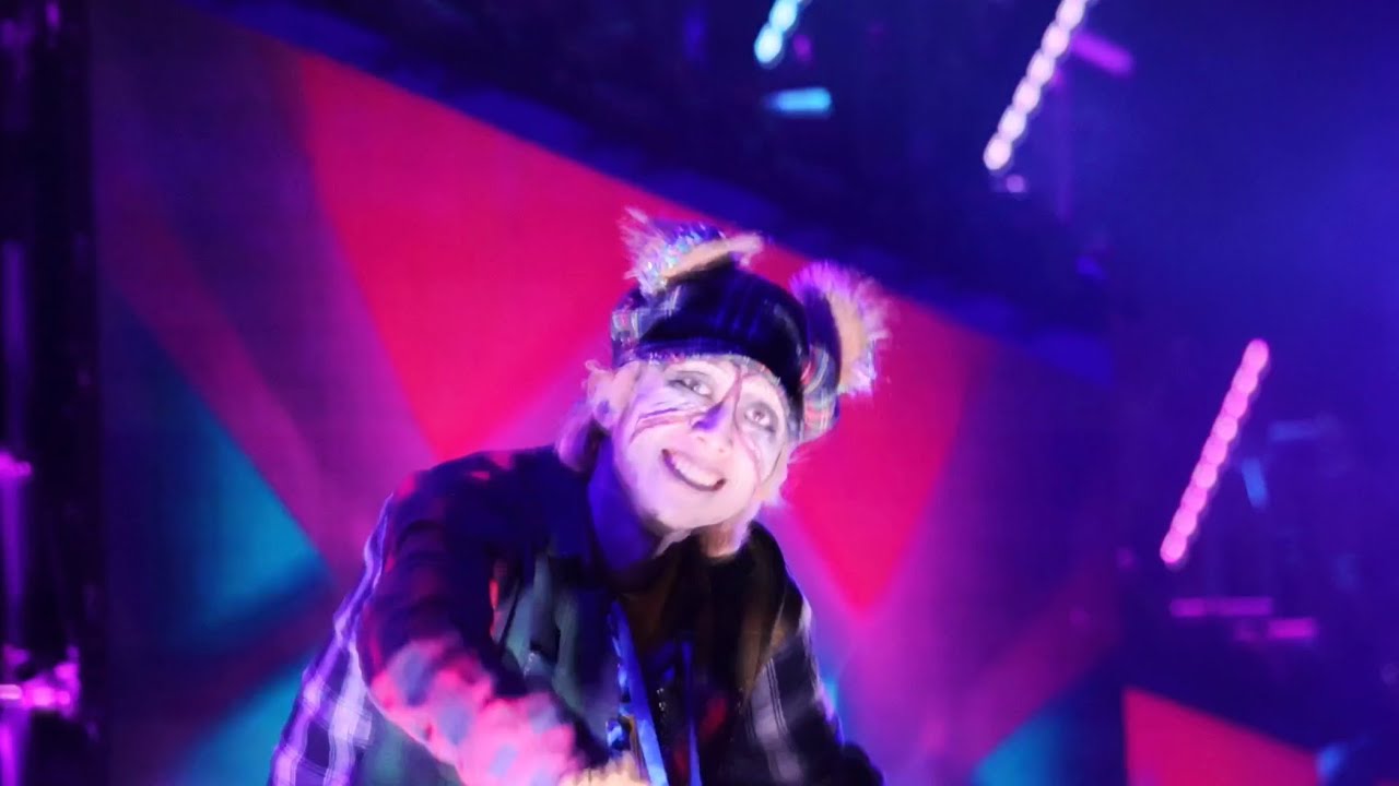 ユニバ　ハミクマ　そうまくん横から撮影　マントぐるぐる　一眼4k 10月29日　１回目　ホラーナイト　USJ