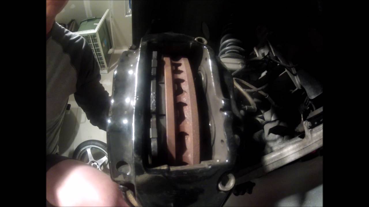 Замена тормозных колодок на Aston Martin V8 Vantage