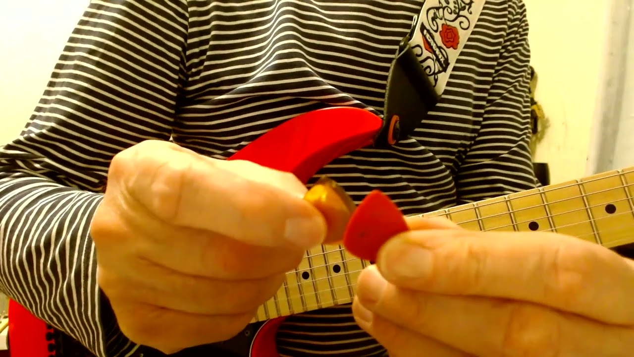 REALLY THICK PICKS !   APOLLO IN ULTEM purple Plectrums review 6mm