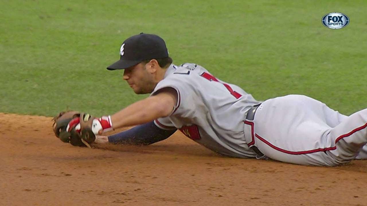 ATL@PHI: La Stella makes diving stop, fires for out