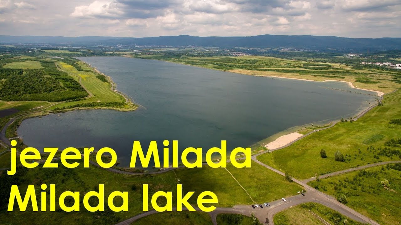 Nad jezero Milada s modelem letadla