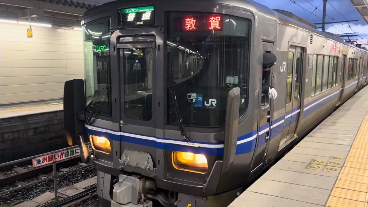 521系敦賀行き　米原駅発車