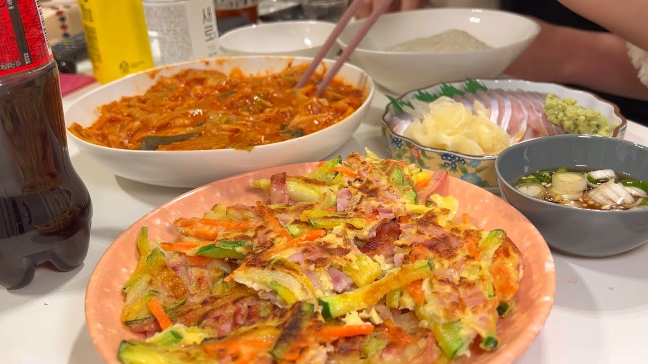 누추한 요리로 가득한 먹보주부의 식사일기[두찜시래기찜닭,후르츠산도,야채전,오므라이스]