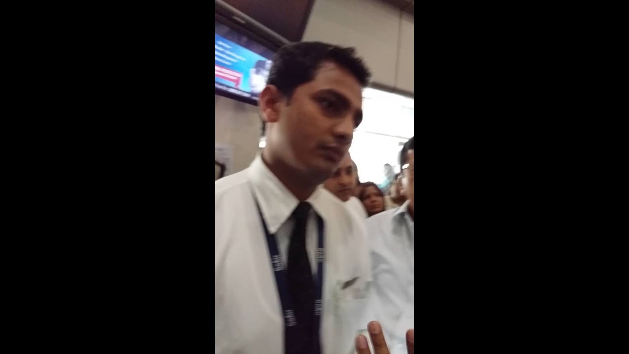 GO AIR passengers facing problem at Mumbai Airport on 12th March 2016