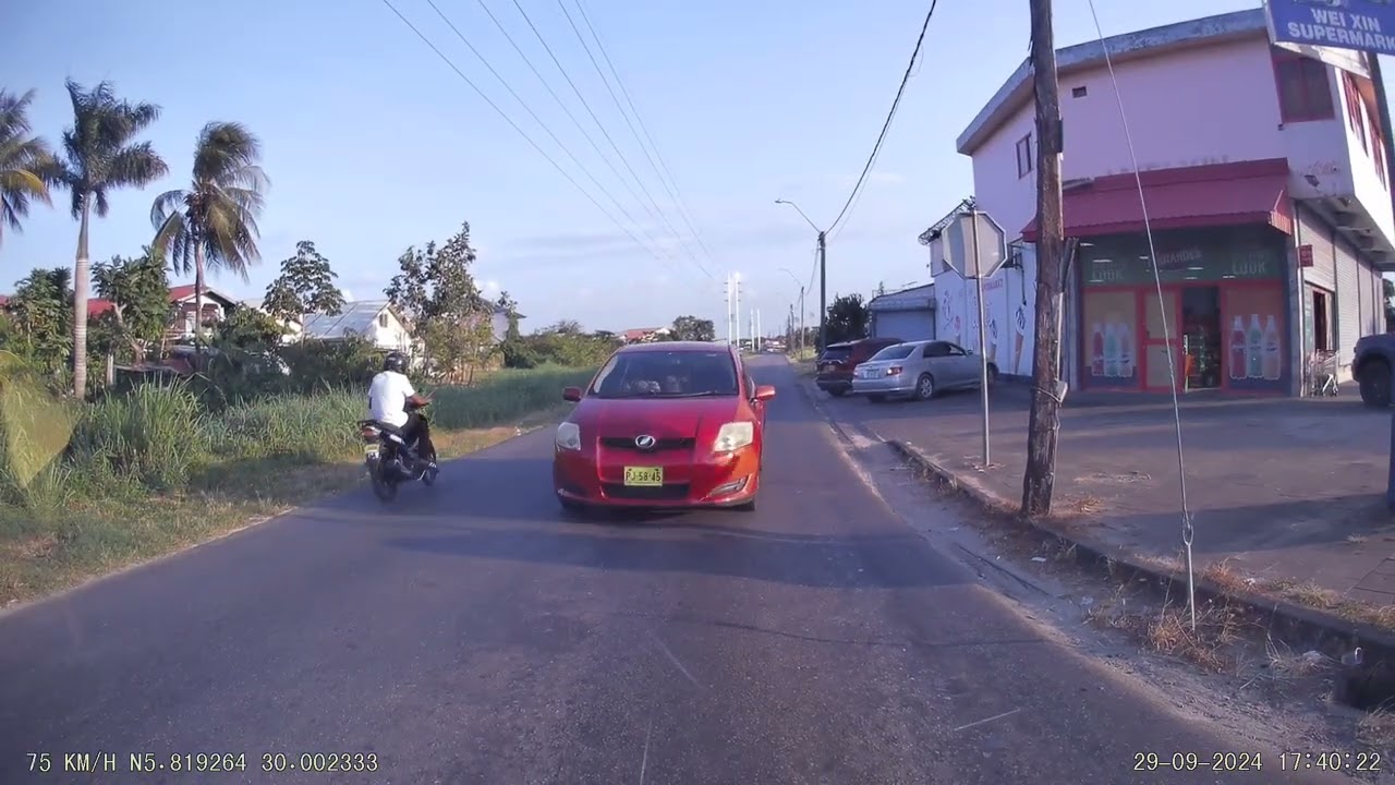 Auto botsing hoek Leysweg/Niddhastraat Paramaribo - 29 September 2024 05:40 pm (Afgeleid rijden)