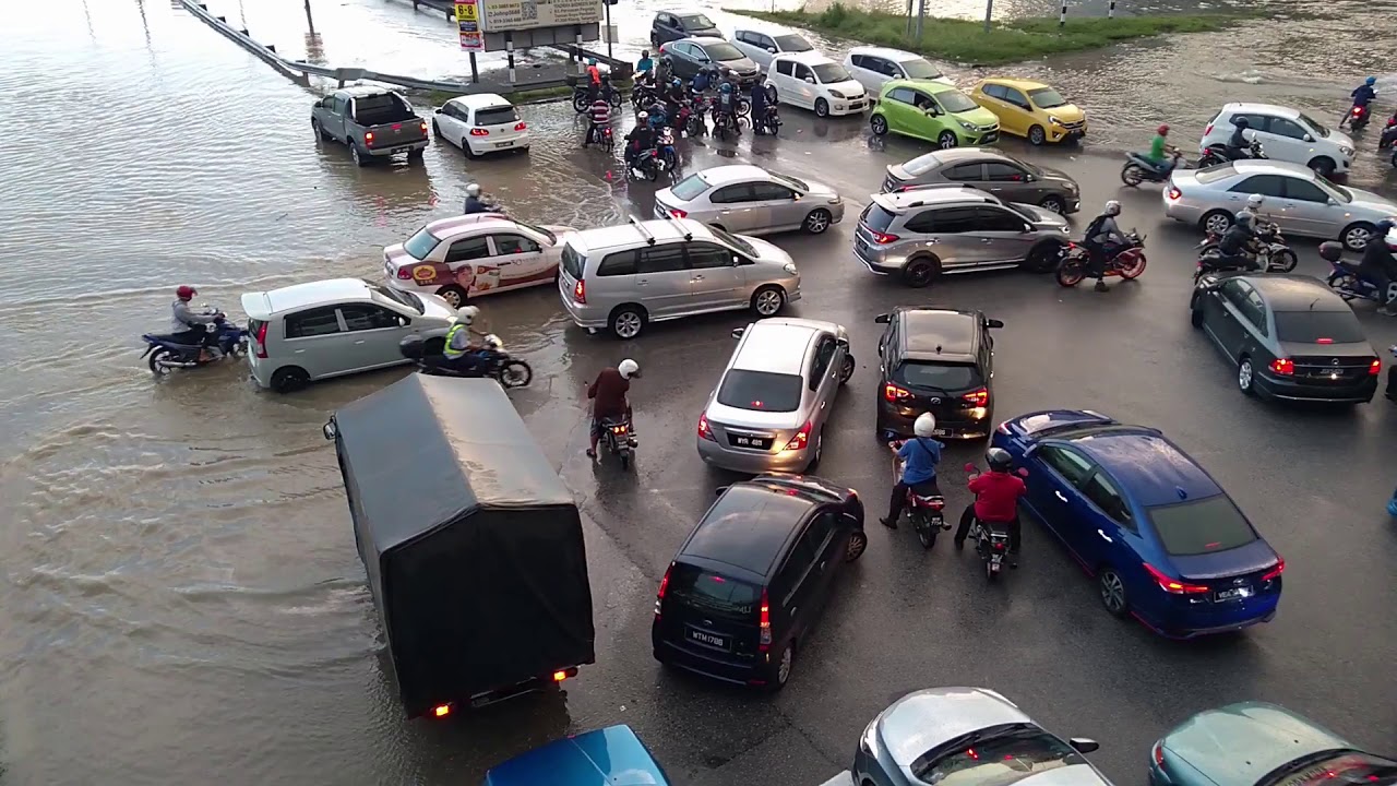 Banjir Kilat Di Bukit Raja Klang