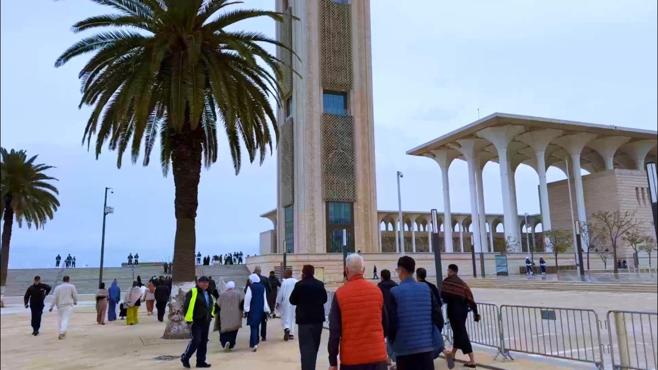 أجواء توافد المصلين لأداء صلاة العيد في جامع الجزائر وتلقي الرئيس تبون التهاني