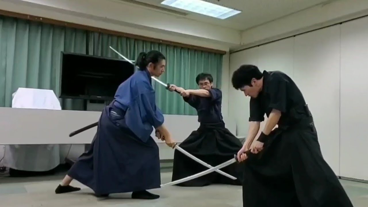 2025年11月 殺陣稽古　脇坂昌宏【陰陽同立・柔剛不二…迫力を出したいと思ったら同時に力を抜くべきところを考える。上半身はゆるく。下半身は力強く。】
