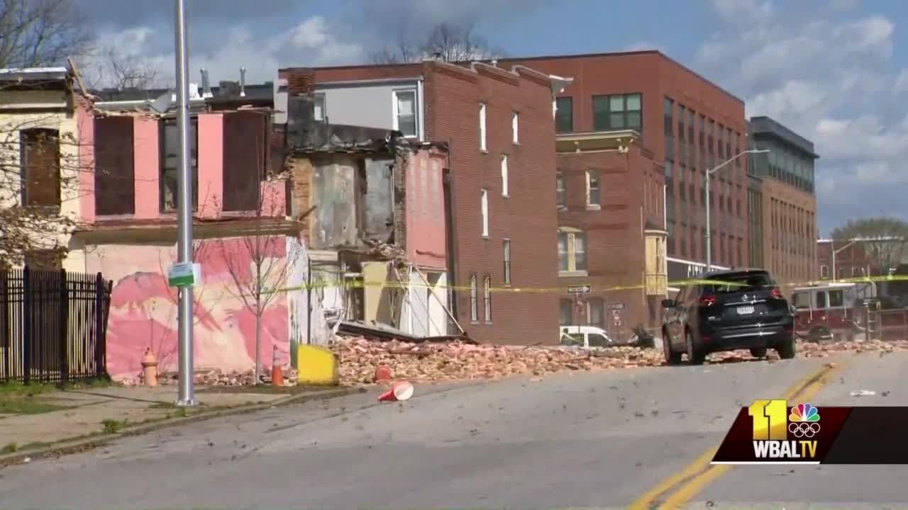 Debris from building collapse in Baltimore falls on cars