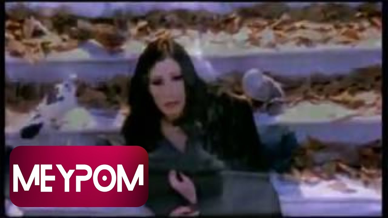 Funda Arar - Kaldırımlar (Official Video)