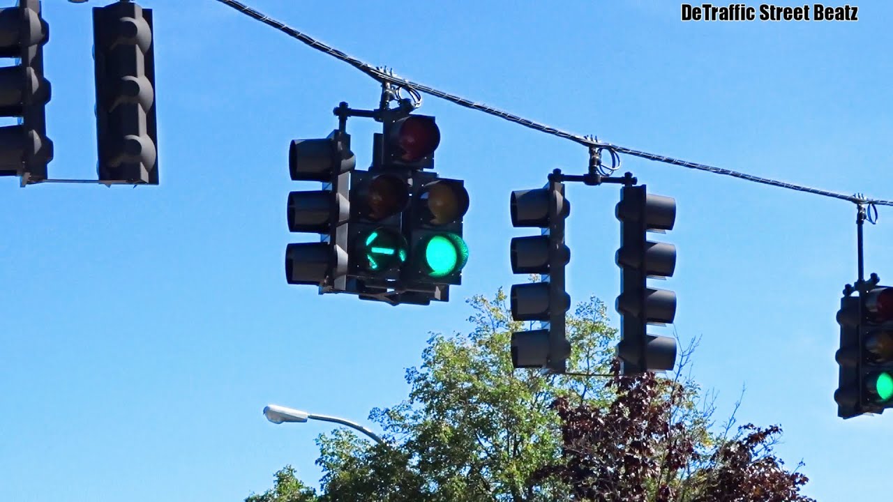 Dog House Traffic Light & Left Turn Arrow Signals | Greater Mack & Colony